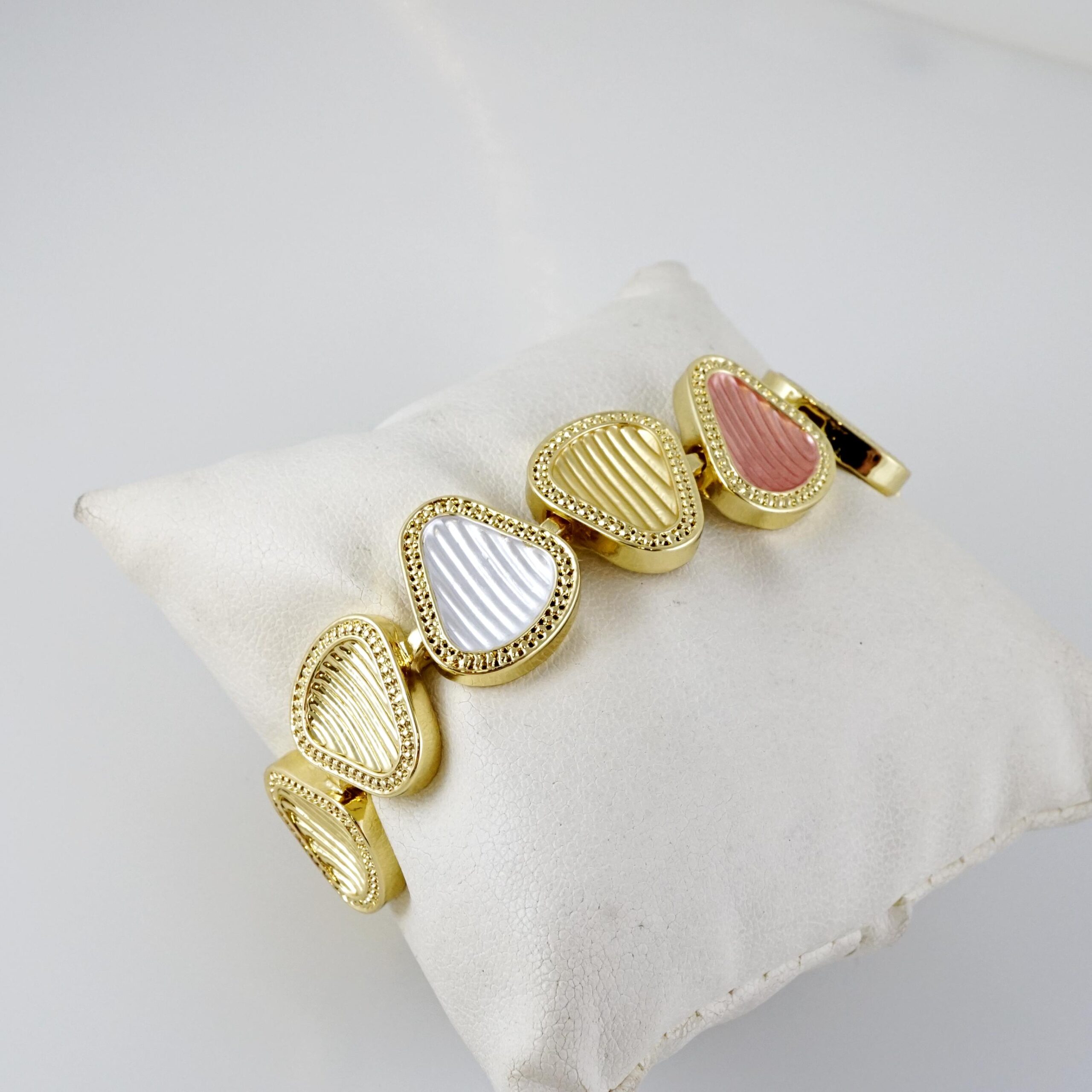 Brazalete de Acero Bañado en Oro 14k - BR0104 - Imagen 2